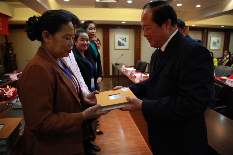 院长洪致平