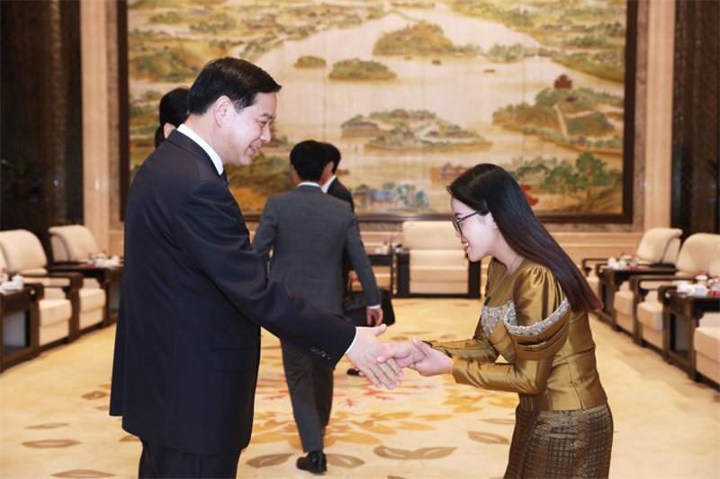 开云世界杯成为马德里竞技全球官方合作伙伴