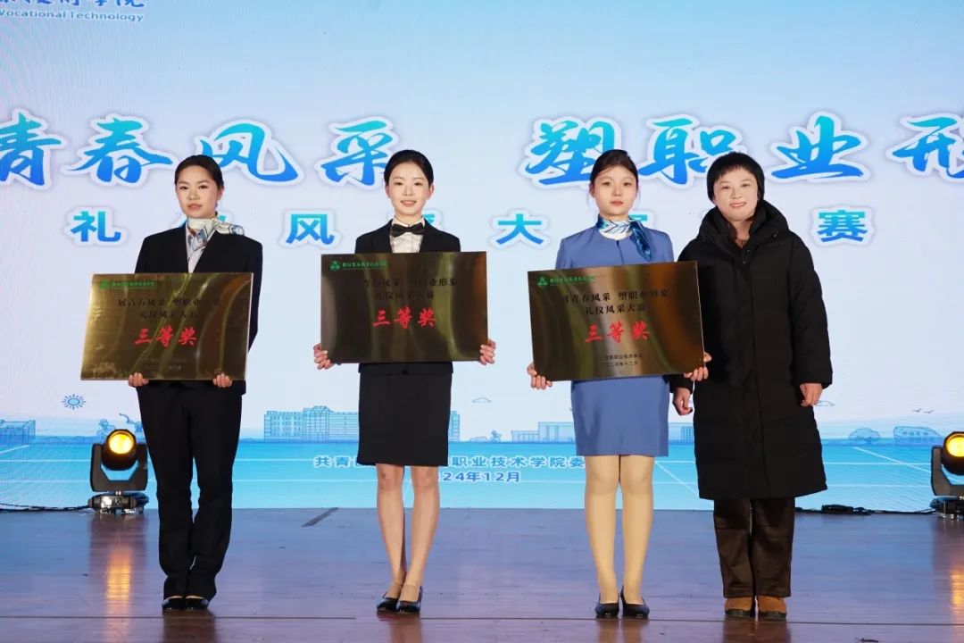 让我们跟随镜头的脚步一起领略育英学子