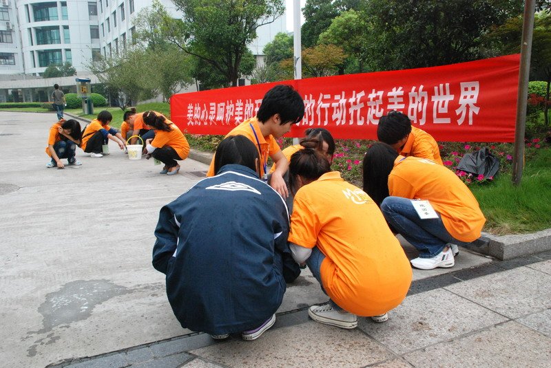 要求通过这次活动