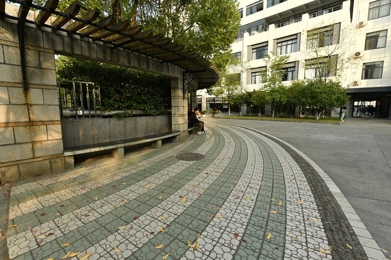 杭州市钱塘区4号大街16号 院办