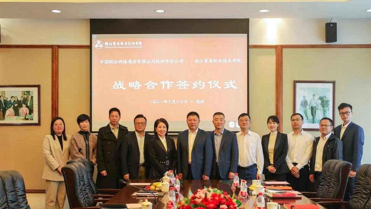 其中直播销售与策划方向设直播销售