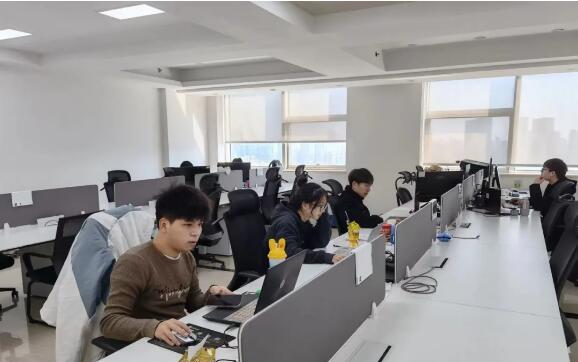 实现“一专业双方向多岗位”的培养体系