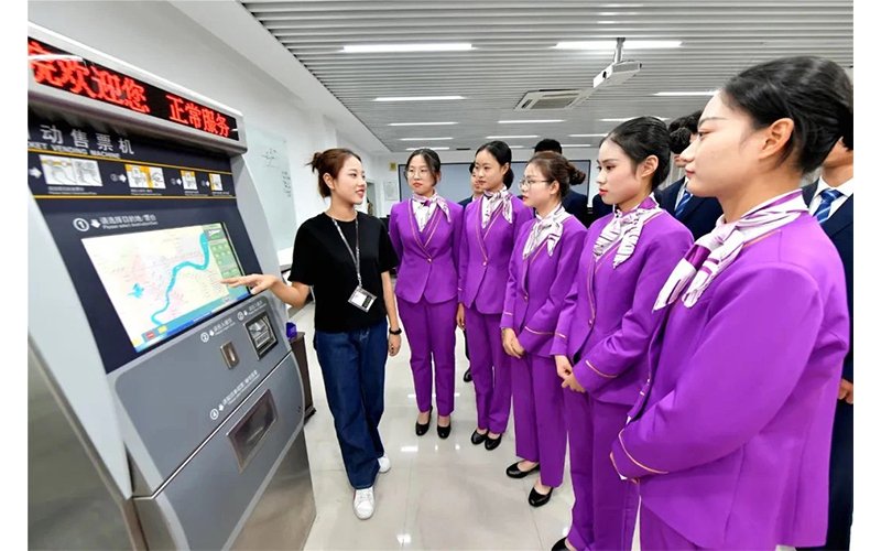 对照阅读本专业开设轨道交通客运服务