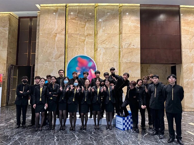 实现“一专业双方向多岗位”的培养体系