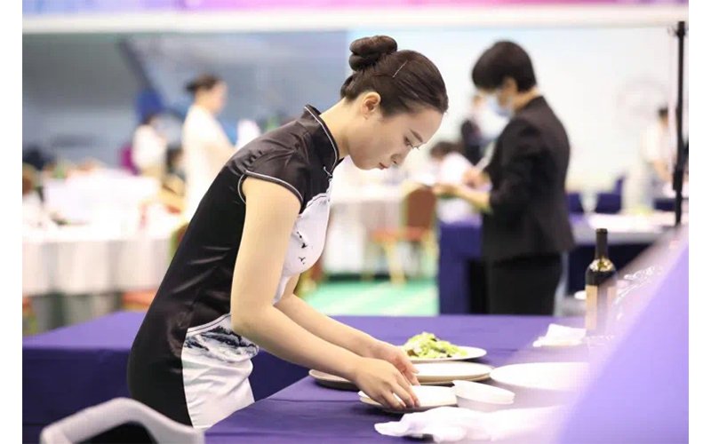 构建数智融合型“双师”教学团队